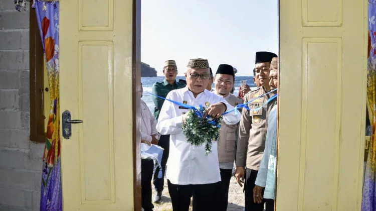 Bupati Sofyan Resmikan RTLH Program Baznas di Batudaa Pantai