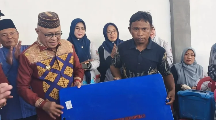 Ratusan Pelaku UMKM di Kabupaten Gorontalo Terima Bantuan Coolbox