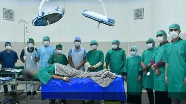 Bupati Saipul Tinjau Operasi Perdana di RSUD Lemito, Pastikan Pelayanan Bedah Berj