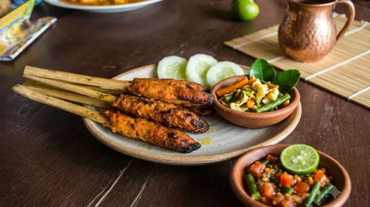 Sate Pusut, Kuliner Khas Lombok yang Sarat Rempah dan Tradisi Sasak