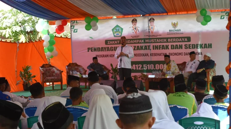 Rum Pagau Serahkan Bantuan Zakat Produktif Bagi Penerima Manfaat