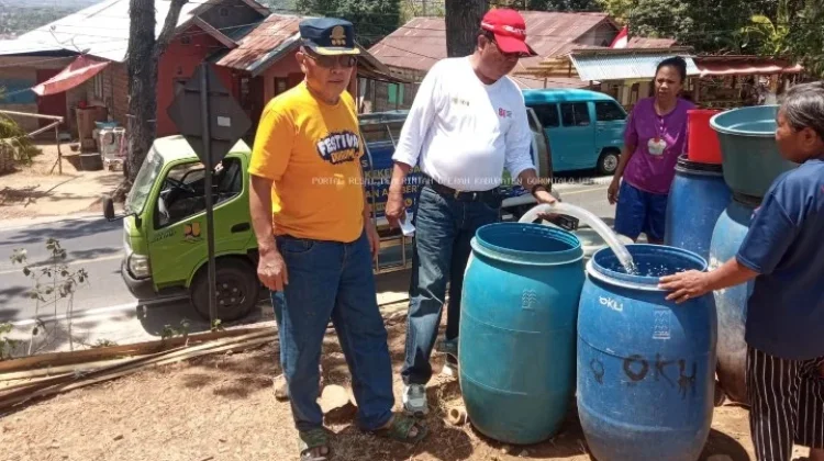 BPBD Gorut Salurkan Air Bersih untuk 127 KK di Pontolo Atas