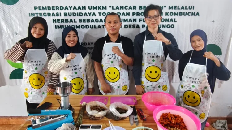 Dosen UNG Dampingi UMKM Lancar Berkah Kembangkan Kombucha Herbal