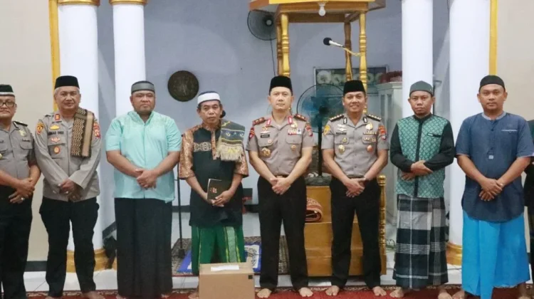 Kapolda Gorontalo Perkuat Kedekatan dengan Warga lewat Safari Subuh