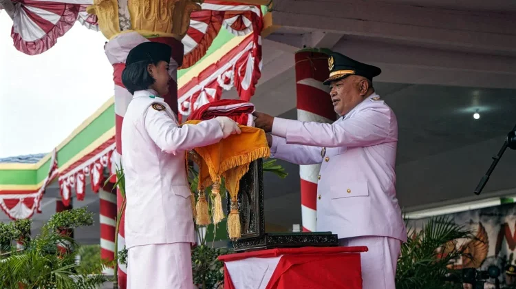Wabup Tonny Jadi Inspektur Upacara Penurunan Bendera
