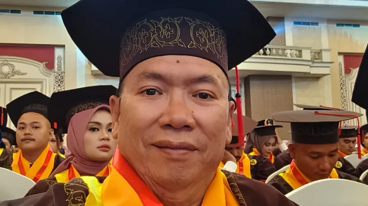Sanco Simanullang Raih Gelar Sarjana Hukum dan Penghargaan Wisudawan Berkarya