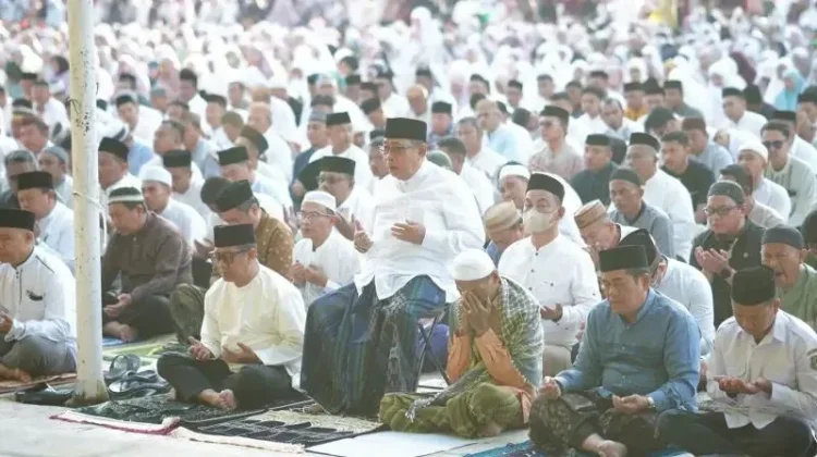 Ribuan Warga Ikuti Salat Istisqa, Wali Kota Harap Hujan Segera Turun