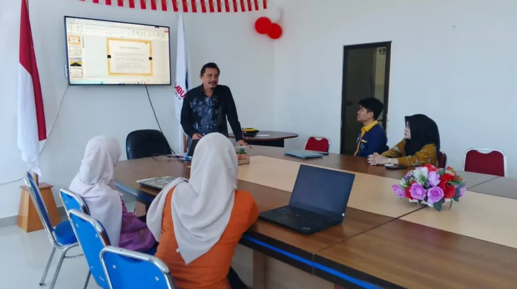Muslimin B. Putra Kenalkan Sejarah dan Peran Ombudsman di Hadapan Peserta Magang