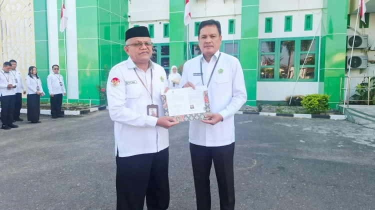 Terima SK Pensiun, Pengabdian dan Dedikasi Kakankemenag Gorut Diapresiasi
