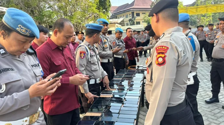 Cegah Judi Online, Propam Polda Gorontalo Periksa Ratusan HP Anggota
