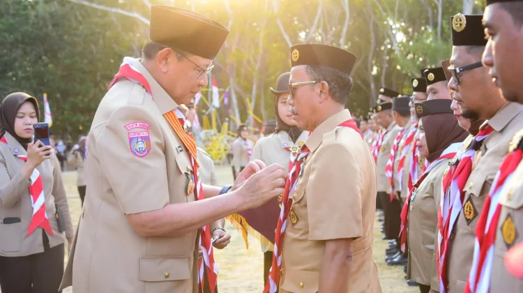 25 Anggota Pramuka Dapat Penghargaan, Gusnar–Idah Terima KTA Elektornik