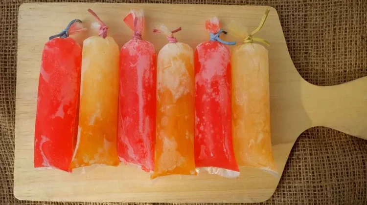 Mengenal Es Mambo: Camilan Nostalgia dan Perbedaannya dengan Es Lilin