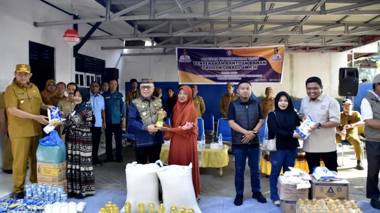 Gusnar Ismail Gelontorkan Bantuan Rp992,5 Juta untuk UMKM di Kabupaten Gorontalo