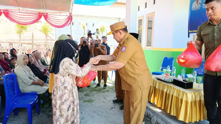 Stabilkan Harga, Pemprov Gorontalo Salurkan Bantuan Pangan di Bone Bolango