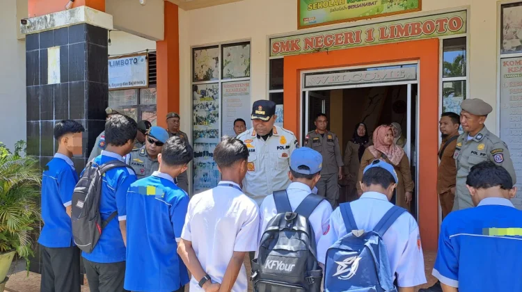 Satpol PP Gorontalo Temukan Sejumlah Pelajar Berkeliaran di Luar Sekolah
