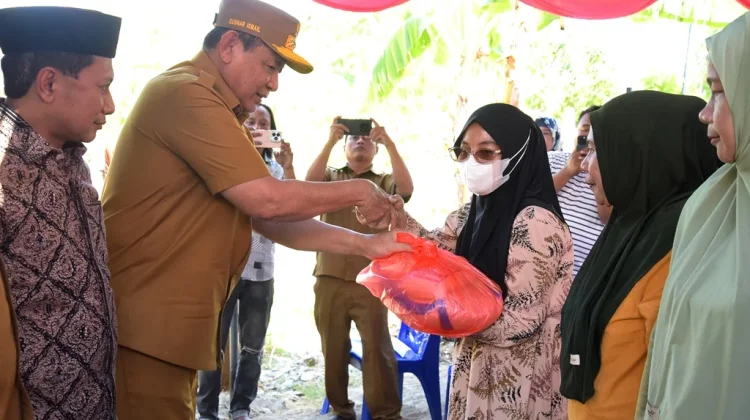 200 KPM di Padengo Terima Bantuan Pangan dari Pemprov Gorontalo