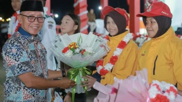 Harumkan Nama Daerah, Paskibraka dan Peserta Jamnas Lemito Diberi Hadiah