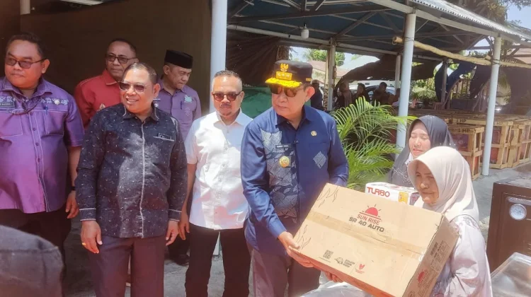 Pacu Produkvitas Masyarakat Gusnar Salurkan Mesin Produksi Senilai Rp2,825 M