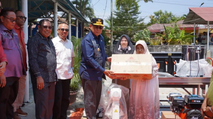 113 Pelaku IKM di Bolihuangga Terima Bantuan Peralatan