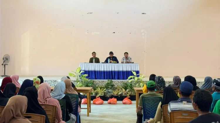 Gubernur Gusnar Salurkan 100 Paket Bantuan Pangan untuk Warga Limehe Timur