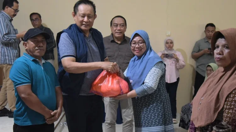 Hujan Guyur Bone Pesisir saat Gubernur Gorontalo Bawa Sembako