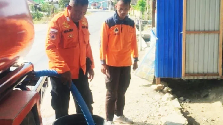 BPBD Distribusikan 10 Ribu Liter Air untuk Warga Boliyohuto