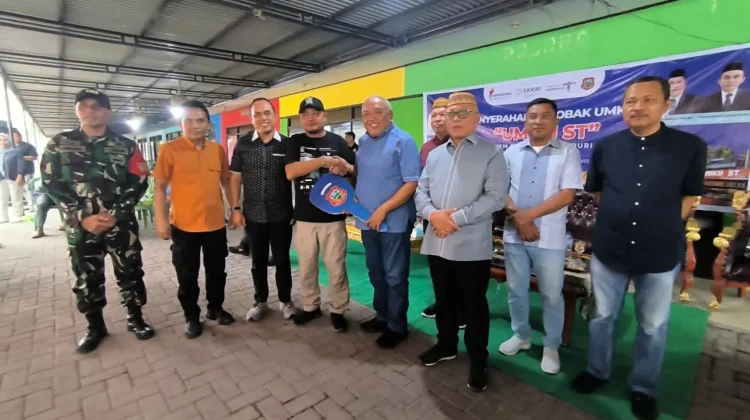Serahkan Bantuan Booth, Sofyan Minta UMKM Tidak Menempati Trotoar dan Bahu Jalan