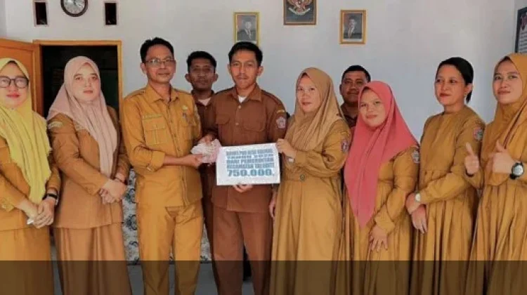 Desa Kalimas Terima Bonus Usai Lunas PBB 100 Persen Tercepat