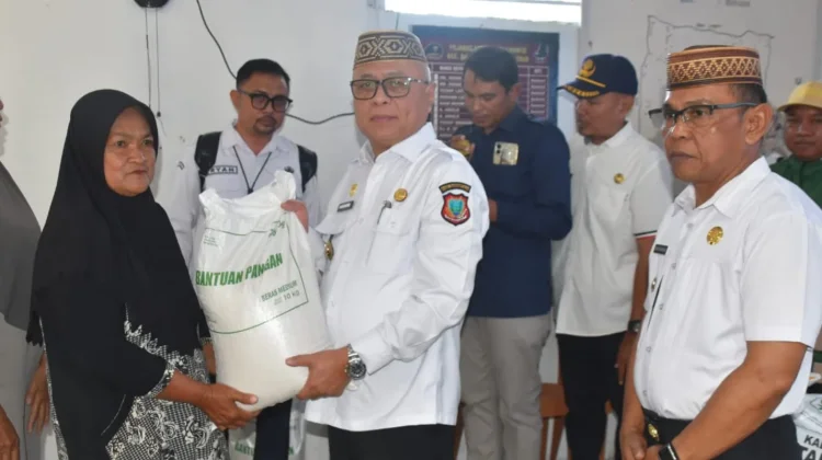 Jaga Ketahanan Pangan, Pemkab Gorontalo Salurkan Beras dan Bibit Jagung