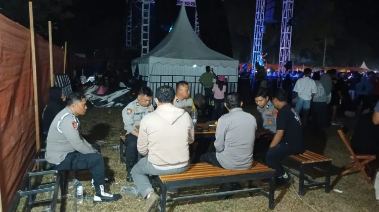 Polsek Wonosari Kawal Keramaian Pasar Malam Hoya-Hoya