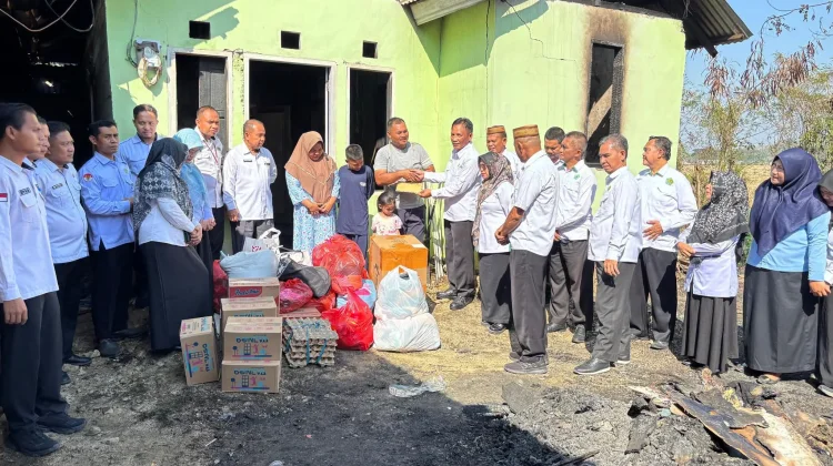 Kemenag Gorontalo Beri Bantuan untuk Keluarga Siswa Korban Kebakaran