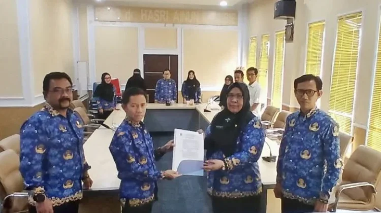 Jeane Dalie Plh Direktur RSUD dr. Hasri Ainun Habibie