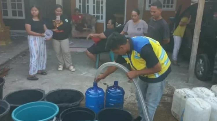 BPBD Gorut Salurkan 5.000 Liter Air Bersih ke Desa Molonggota