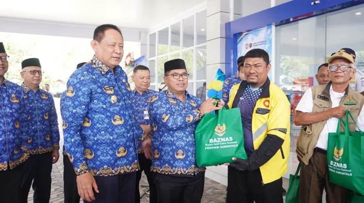Sebanyak 225 Paket Bahan Pangan Dibagikan ke Insan Transportasi dan Masyarakat