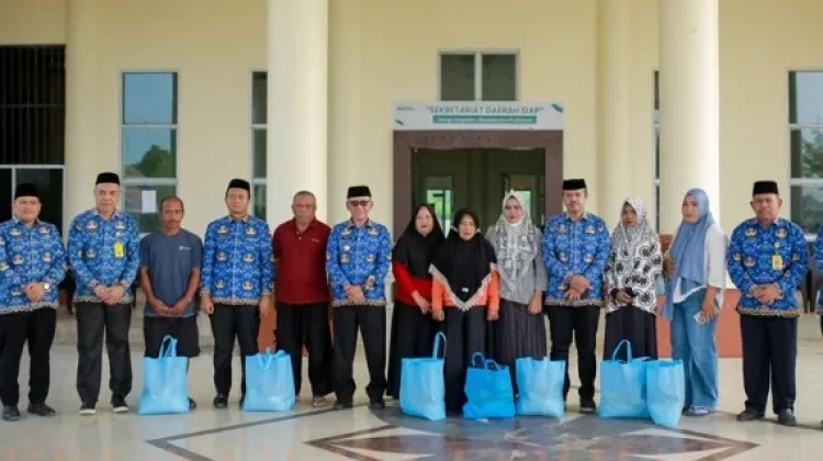 Korpri Pohuwato Salurkan Sembako untuk Petugas Kebersihan