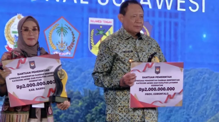 Lagi, Gubernur Gusnar Terima Penghargaan Mendagri