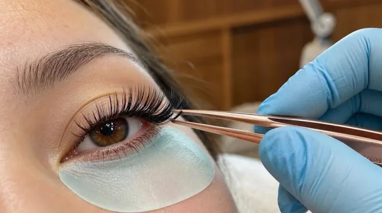 Eyelash Extension Berulang Bisa Ganggu Kelenjar Mata