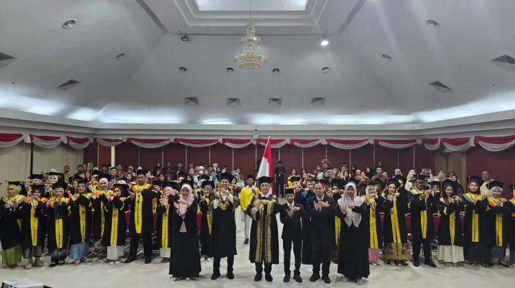 Universitas Terbuka Wisuda 45 WNI di KBRI Kuala Lumpur