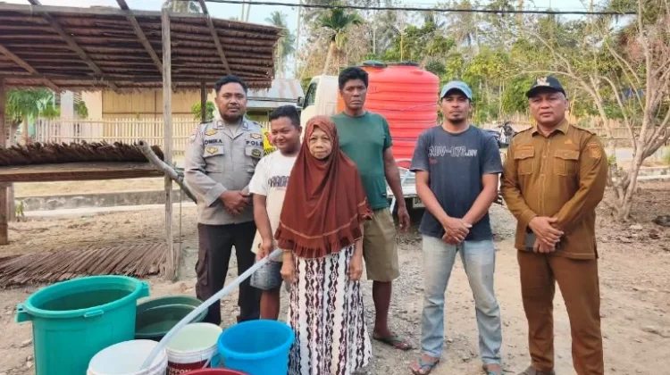 Kemarau Panjang, 84 KK di Desa Tolite Terima Bantuan Air Bersih