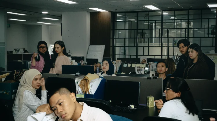 Salma Salsabil Kembali Bawa Drama Kantor