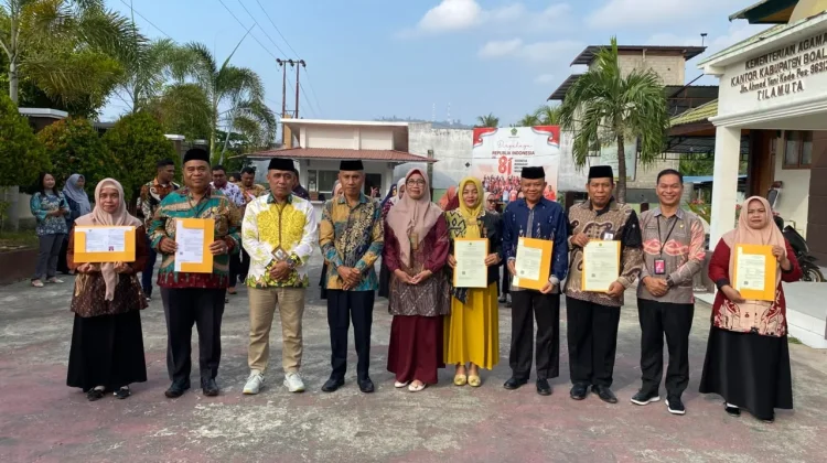 Tujuh ASN Kemenag Boalemo Terima SK Kenaikan Pangkat dan Pensiun