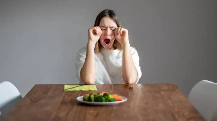 Benarkah Ngantuk setelah Makan karena Gula Darah Tinggi?