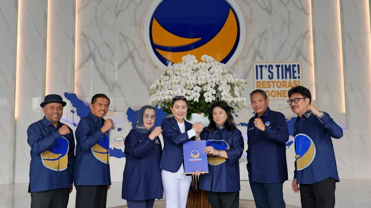 DPP NasDem Serahkan SK Kepengurusan Gorontalo kepada Indrawati Gobel