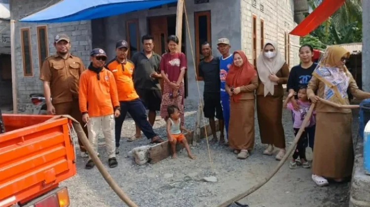 Kolaborasi BPBD dan TNI Distribusi Air Bersih di Sumalata Timur