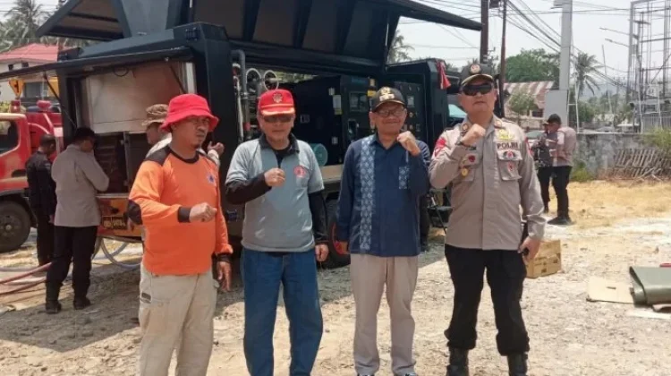 BPBD Gorut dan Brimob Salurkan Air Bersih di Molingkapoto Selatan