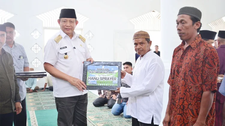 Pemprov Serahkan Bantuan Alsintan untuk Masyarakat Kabupaten Gorontalo