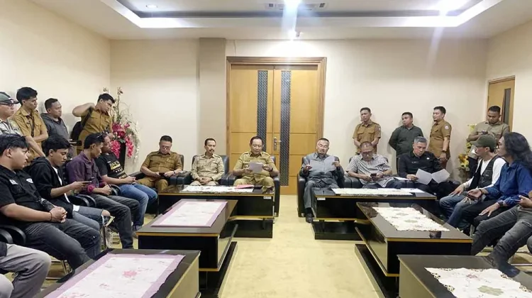 Tanggapi Tuntutan Pertambangan, Gusnar: Penyelesaian Harus Sesuai Regulasi