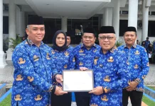 Bupati Gorontalo Raih Penghargaan Nasional Pelayanan KB Terbaik