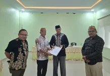 Kemenag Gorut Serahkan Hasil Monev Satuan Kerja