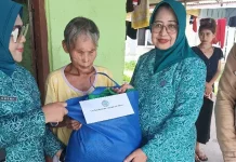 Hadirkan Kebahagiaan Ramadan, TP-PKK Gorontalo Salurkan Sembako
